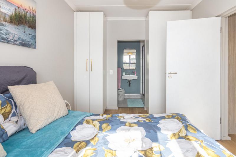 To Let 1 Bedroom Property for Rent in Waves Edge Western Cape